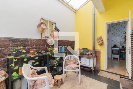 Casa à venda com 240m², 4 quartos e 5 vagas Casa à venda com 240m², 4 quartos e 5 vagasCozinha e Área de Serviço 1