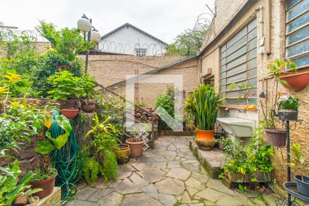 Casa à venda com 240m², 4 quartos e 5 vagas Casa à venda com 240m², 4 quartos e 5 vagasQuintal