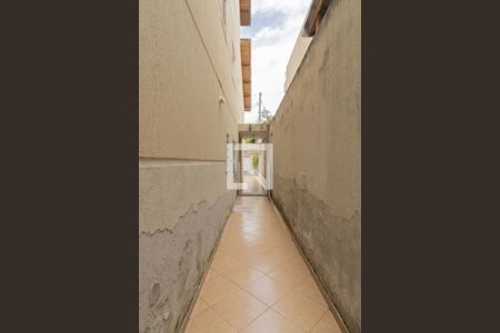 Casa à venda com 190m², 4 quartos e 4 vagas Casa à venda com 190m², 4 quartos e 4 vagasCorredor Lateral