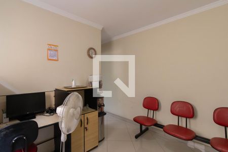 Casa à venda com 190m², 4 quartos e 4 vagas Casa à venda com 190m², 4 quartos e 4 vagasEscritório
