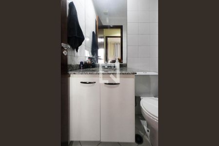 Apartamento à venda com 57m², 2 quartos e 1 vaga Apartamento à venda com 57m², 2 quartos e 1 vagaBanheiro Social