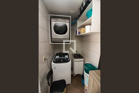 Casa à venda com 200m², 3 quartos e 3 vagas Casa à venda com 200m², 3 quartos e 3 vagasÁrea de Serviço