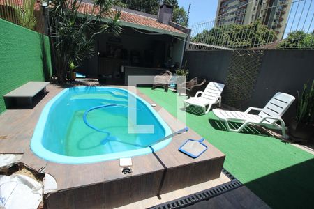 Casa à venda com 200m², 3 quartos e 3 vagas Casa à venda com 200m², 3 quartos e 3 vagasPiscina