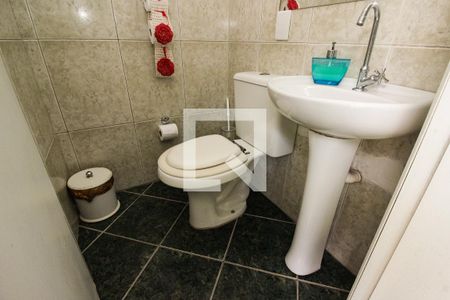 Casa à venda com 200m², 3 quartos e 3 vagas Casa à venda com 200m², 3 quartos e 3 vagasBanheiro de serviço