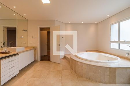 Casa de condomínio à venda com 732m², 4 quartos e 3 vagasBanheiro 2 da Suíte 4