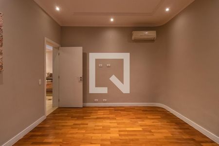 Casa de condomínio à venda com 732m², 4 quartos e 3 vagasEscritório