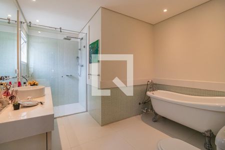 Casa de condomínio à venda com 732m², 4 quartos e 3 vagasBanheiro da Suíte 1