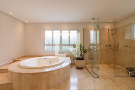 Casa de condomínio à venda com 732m², 4 quartos e 3 vagasBanheiro 2 da Suíte 4