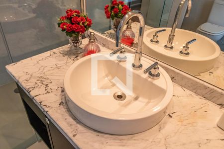 Casa de condomínio à venda com 732m², 4 quartos e 3 vagasBanheiro da Suíte 2