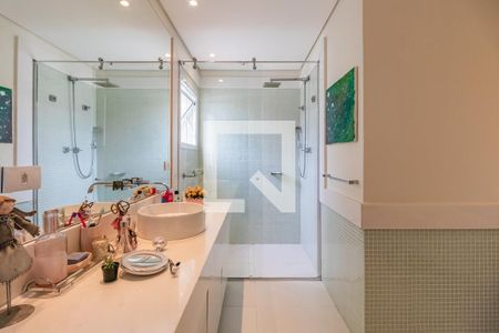 Casa de condomínio à venda com 732m², 4 quartos e 3 vagasBanheiro da Suíte 1