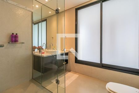 Casa de condomínio à venda com 732m², 4 quartos e 3 vagasBanheiro da Suíte 2