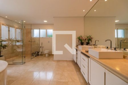 Casa de condomínio à venda com 732m², 4 quartos e 3 vagasBanheiro 2 da Suíte 4