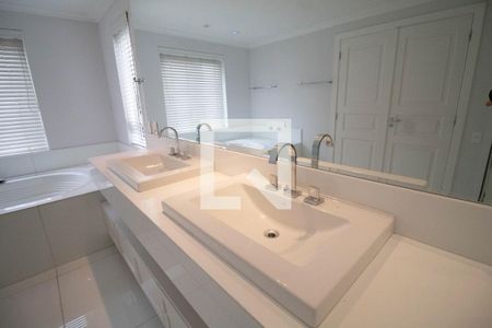 Apartamento à venda com 385m², 6 quartos e 6 vagasBanheiro da Suíte 1