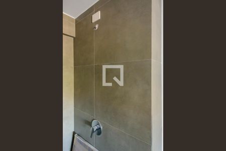 Banheiro de kitnet/studio para alugar com 0 quarto, 48m² em Teresópolis, Porto Alegre