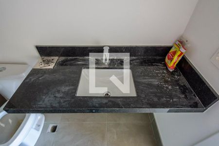 Banheiro de kitnet/studio para alugar com 0 quarto, 48m² em Teresópolis, Porto Alegre