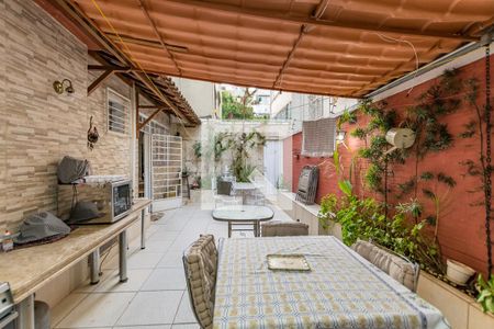 Apartamento à venda com 200m², 3 quartos e 4 vagasVaranda