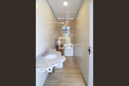 Casa à venda com 216m², 3 quartos e 10 vagas Casa à venda com 216m², 3 quartos e 10 vagasBanheiro da Área Externa