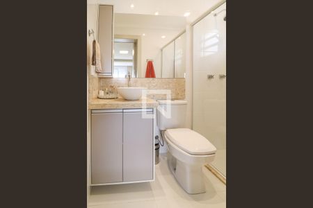 Casa à venda com 216m², 3 quartos e 10 vagas Casa à venda com 216m², 3 quartos e 10 vagasBanheiro da Suíte 1