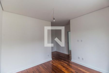 Casa de condomínio à venda com 370m², 5 quartos e 9 vagasSuíte 3