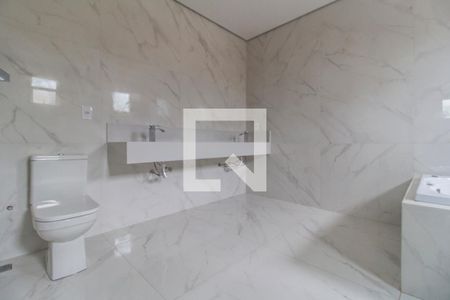 Casa de condomínio à venda com 370m², 5 quartos e 9 vagasBanheiro da Suíte master