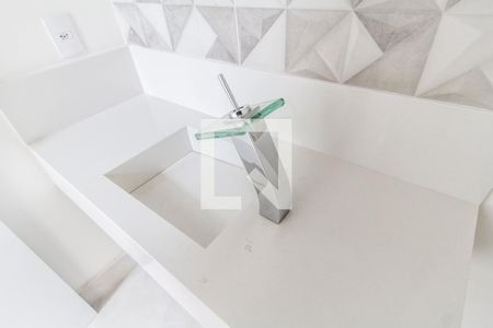 Casa de condomínio à venda com 370m², 5 quartos e 9 vagasDetalhe do banheiro