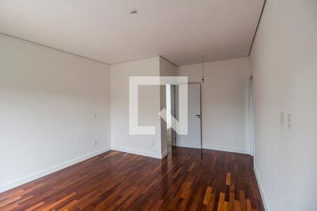 Casa de condomínio à venda com 370m², 5 quartos e 9 vagasSuíte master