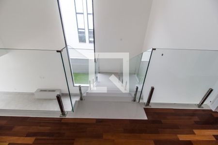 Casa de condomínio à venda com 370m², 5 quartos e 9 vagasEscada