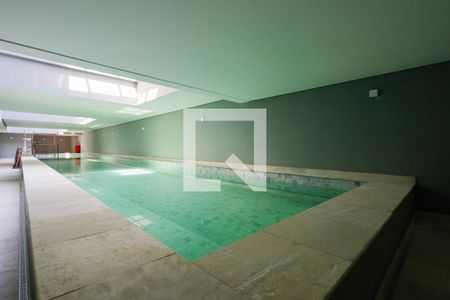 Apartamento à venda com 126m², 3 quartos e 2 vagas Apartamento à venda com 126m², 3 quartos e 2 vagasÁrea comum - Piscina coberta