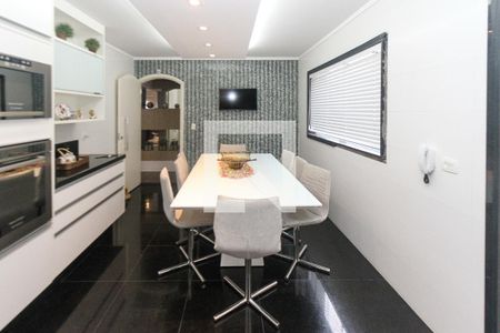 Casa à venda com 750m², 4 quartos e 6 vagas Casa à venda com 750m², 4 quartos e 6 vagasCozinha