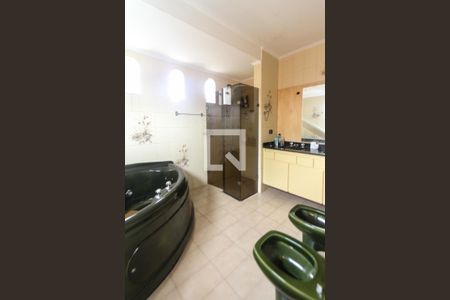 Casa à venda com 750m², 4 quartos e 6 vagas Casa à venda com 750m², 4 quartos e 6 vagasBanheiro da Suíte 03