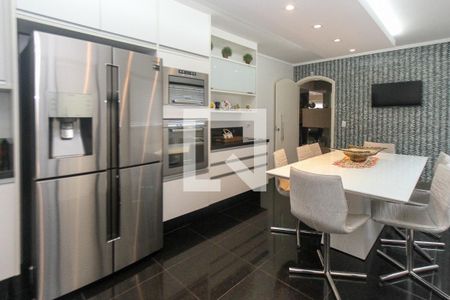 Casa à venda com 750m², 4 quartos e 6 vagas Casa à venda com 750m², 4 quartos e 6 vagasCozinha