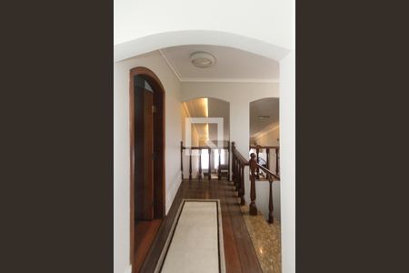 Casa à venda com 750m², 4 quartos e 6 vagas Casa à venda com 750m², 4 quartos e 6 vagascorredor