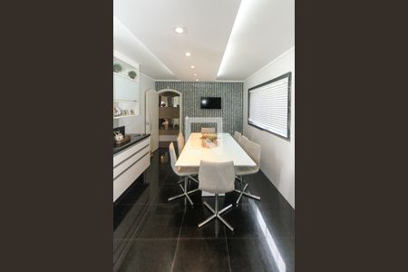 Casa à venda com 750m², 4 quartos e 6 vagas Casa à venda com 750m², 4 quartos e 6 vagasCozinha