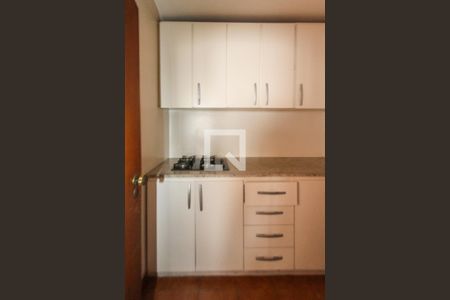 Casa à venda com 750m², 4 quartos e 6 vagas Casa à venda com 750m², 4 quartos e 6 vagasÁrea de Serviço