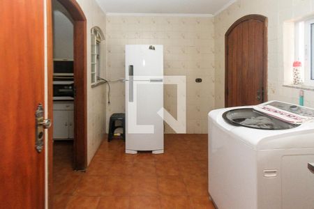 Casa à venda com 750m², 4 quartos e 6 vagas Casa à venda com 750m², 4 quartos e 6 vagasÁrea de Serviço