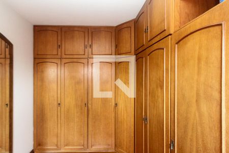 Casa à venda com 750m², 4 quartos e 6 vagas Casa à venda com 750m², 4 quartos e 6 vagasCloset