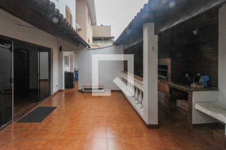 Casa à venda com 750m², 4 quartos e 6 vagas Casa à venda com 750m², 4 quartos e 6 vagasQuintal