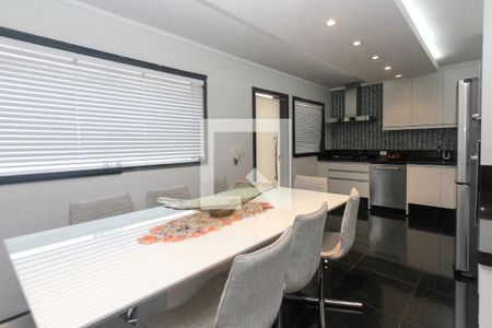 Casa à venda com 750m², 4 quartos e 6 vagas Casa à venda com 750m², 4 quartos e 6 vagasCozinha