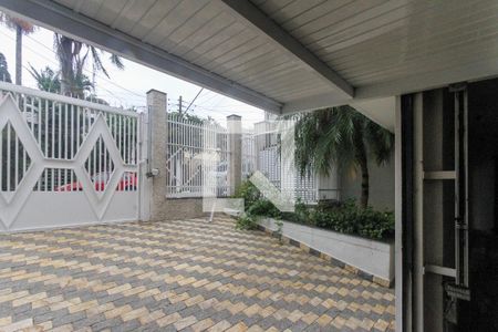 Casa à venda com 750m², 4 quartos e 6 vagas Casa à venda com 750m², 4 quartos e 6 vagasFrente da Casa