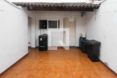 Casa à venda com 750m², 4 quartos e 6 vagas Casa à venda com 750m², 4 quartos e 6 vagasQuintal