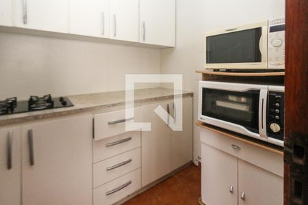 Casa à venda com 750m², 4 quartos e 6 vagas Casa à venda com 750m², 4 quartos e 6 vagasÁrea de Serviço