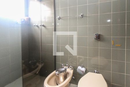 Casa à venda com 750m², 4 quartos e 6 vagas Casa à venda com 750m², 4 quartos e 6 vagasbanheiro da Suite 02