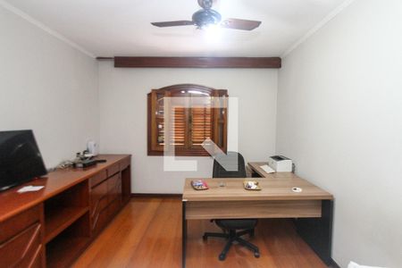 Casa à venda com 750m², 4 quartos e 6 vagas Casa à venda com 750m², 4 quartos e 6 vagasQuarto