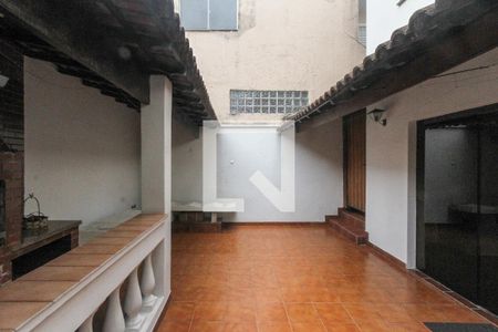 Casa à venda com 750m², 4 quartos e 6 vagas Casa à venda com 750m², 4 quartos e 6 vagasQuintal