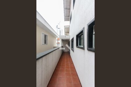 Casa à venda com 750m², 4 quartos e 6 vagas Casa à venda com 750m², 4 quartos e 6 vagasCorredor externo