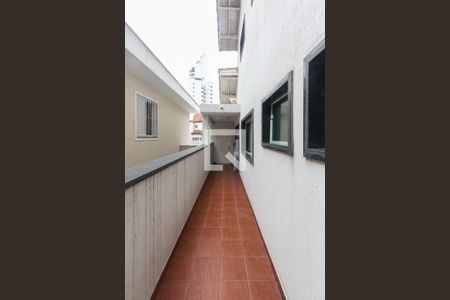 Casa à venda com 750m², 4 quartos e 6 vagas Casa à venda com 750m², 4 quartos e 6 vagasCorredor externo