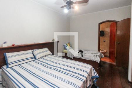 Casa à venda com 750m², 4 quartos e 6 vagas Casa à venda com 750m², 4 quartos e 6 vagasSuite