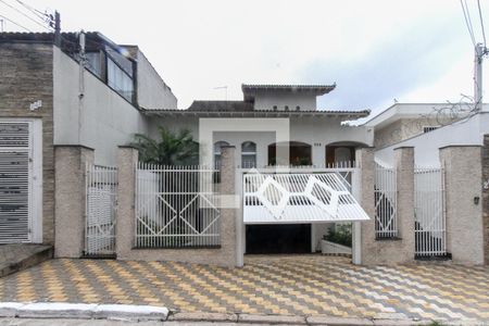 Casa à venda com 750m², 4 quartos e 6 vagas Casa à venda com 750m², 4 quartos e 6 vagasFachada