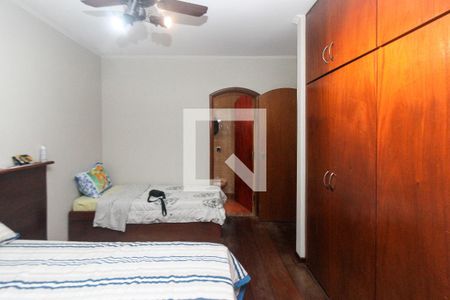 Casa à venda com 750m², 4 quartos e 6 vagas Casa à venda com 750m², 4 quartos e 6 vagasSuite