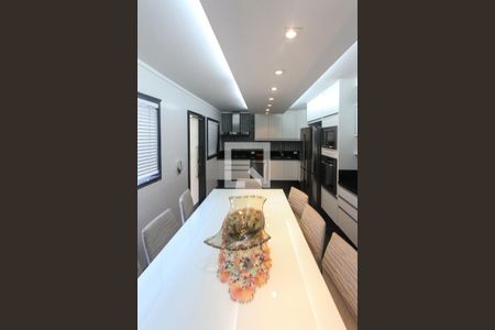 Casa à venda com 750m², 4 quartos e 6 vagas Casa à venda com 750m², 4 quartos e 6 vagasCozinha